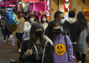 Hong Kong prohibió vuelos desde 150 países