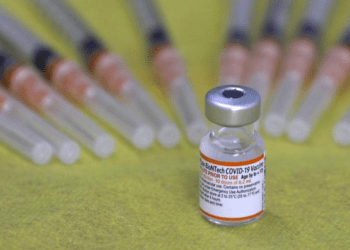 Pfizer inició la prueba clínica de la vacuna contra variante ómicron