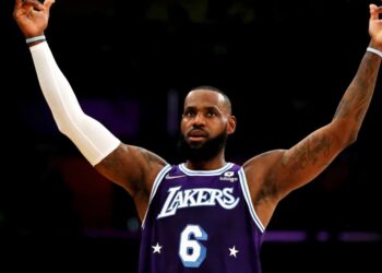 LeBron James dio una exhibición para Lakers en el duelo contra Trail Blazers