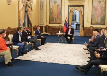 Maduro se reunió con gobernadores de la oposición en Caracas