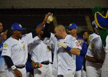 Magallanes remontó para vencer a Caribes e igualó  2-2 la serie final