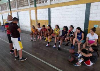 Selección U18 de baloncesto femenino se alista para Juegos Nacionales