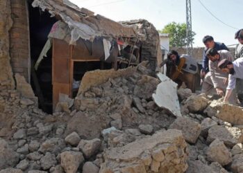 Suben a 22 los muertos por terremoto en Afganistán