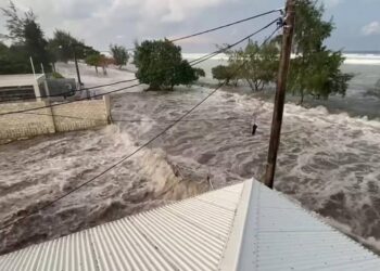 Tsunami causa "daños significativos" en Tonga que permanece incomunicada