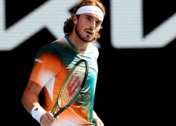 Tsitsipas deja en el camino a Sinner y avanza a semifinales