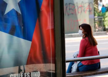 Ómicron dispara ingresos a UCI y muertes en Chile