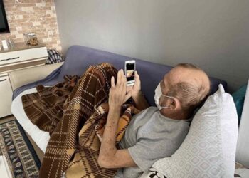 Un hombre lleva 14 meses en cuarentena tras 78 test de covid-19 positivos