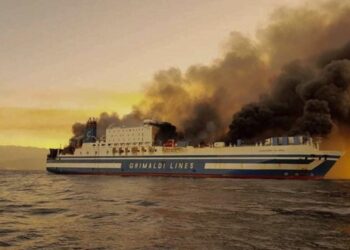 Ferry incendio Corfú