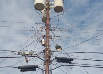 Sectores de Barcelona llevan más de 10 horas sin luz