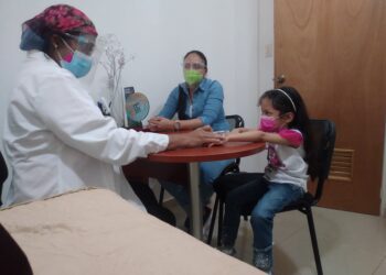 Pediatras aseguran que consultas privadas de control de niños sanos han disminuido más de 50% en la pandemia