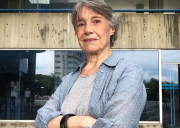 María Elena González Deluca: La historia reciente es una historieta