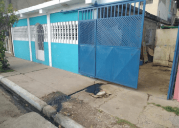 Vecinos de Barrio Sucre esperan que se solucione desborde de cloacas tras inspección de la alcaldía e Hidrocaribe