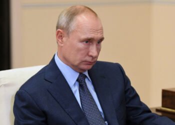 EFE: Rusia y Ucrania negociarán, pero Putin pone en alerta sus fuerzas nucleares