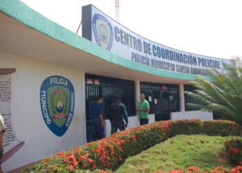 Polisosir detuvo a dos hombres que trasladaban 30 toneladas de tubos de hierro