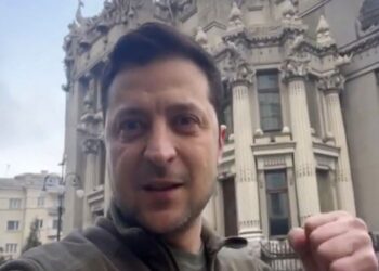 Presidente Zelenski afirmó que sigue en Ucrania en medio de los ataques rusos (+Video)
