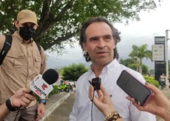 "Por este puente pasan puros sueños rotos": candidato presidencial tras su visita a la frontera