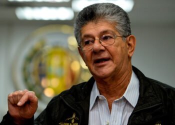 Ramos Allup: "Yo no he abierto mi boca en materia de candidatura"