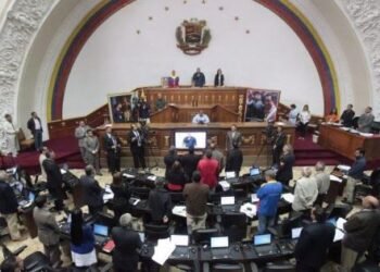 Expertos advierten que impuesto transacciones con dólares representa un “cerco tributario” contra los venezolanos