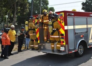 Bomberos apagaron incendio de vegetación en Guanipa