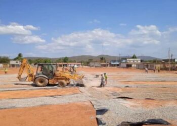 Cancha de fútbol de El Viñedo tiene 70% de ejecución  y vecinos plantean recuperación de más espacios
