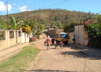 Piden un “cariñito” para vía hacia la zona rural del municipio Sotillo