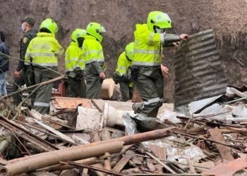 Suben a 14 los fallecidos por deslizamiento de tierra en Colombia