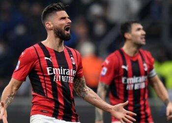 El Milan recupera el trono en el derbi y reabre la Serie A
