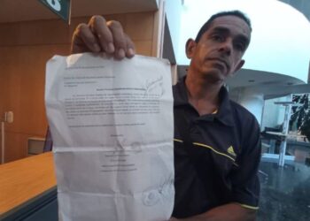 Expolicía quiere recuperar su empleo
