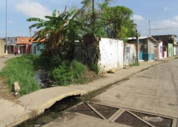 Vecinos de Guamachito y Campo Claro claman por limpieza de canales