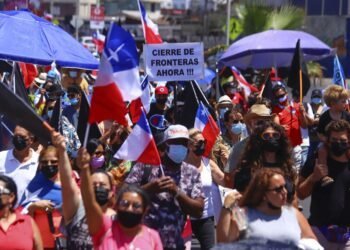 Chilenos protestaron por segundo día en Iquique tras nuevo acto de violencia que involucra a extranjeros