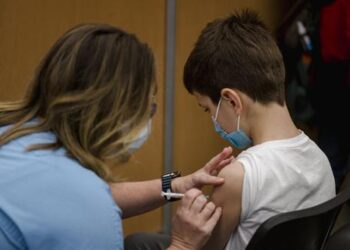 Más de 20 niños belgas reciben por error vacuna Moderna en vez de Pfizer