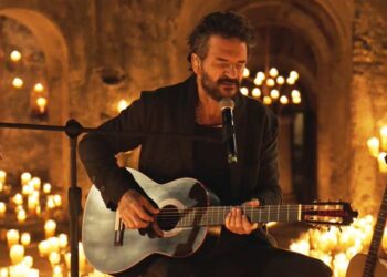 Ricardo Arjona presentó su libro "Blanco y Negro"