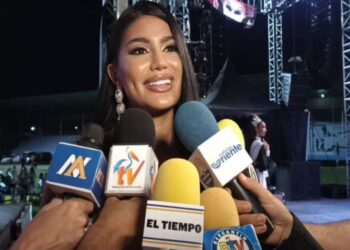 Sthefany Gutiérrez da sus primeros pasos como animadora en el Carnaval de Barcelona 2022