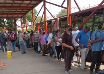 Usuarios gastan mensualmente más de tres salarios integrales en pasaje
