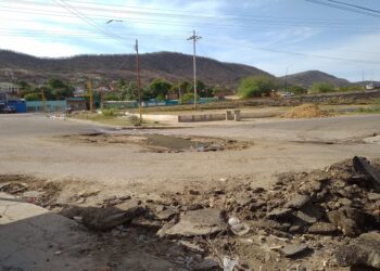 Denuncian que tras trabajos de alcaldía quedó un hueco en la calle 23 de Enero de Pozuelos