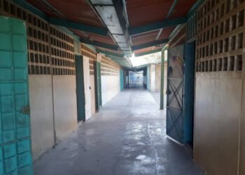 Tres liceos de Barcelona quedaron sin electricidad por robo de cableado