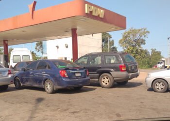 Al menos a cinco bombas subsidiadas les permitieron cobrar también en dólares