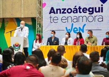 Gobernador de Anzoátegui encabezó graduación de médicos especialistas
