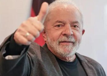 Lula cree que "precisa" ser candidato para "derrotar al fascismo"