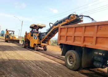 Inician rehabilitación de la vía que conecta el Mercado Bolivariano con la Base Aérea