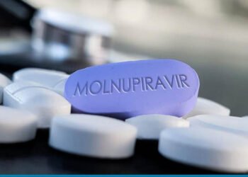 La OMS da luz verde al molnupiravir, primer tratamiento oral contra la Covid