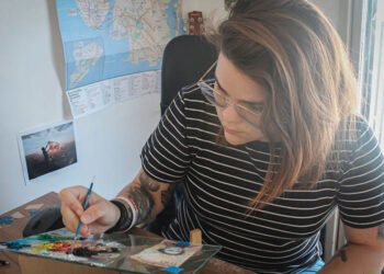 Rubby Cobain, “La chama que pinta billetes”, vuelve al Venezuela Art Fair 2022