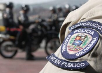 Un par de sujetos fue detenido por funcionarios de la PNB