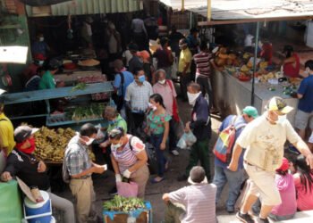 Con nuevo sueldo sólo se adquirirían nueve de los 60 productos de la cesta básica alimentaria
