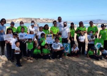 Niños de Lechería adornaron Playa Lido con iniciativa ecológica