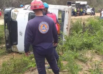 Un muerto y seis heridos dejó vuelco de un bus en la vía a Caigua