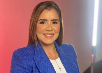 Andrea Acosta: artista en el arte del maquillaje permanente con la técnica del microblading