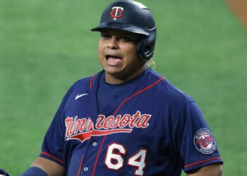 Willians Astudillo firmó contrato de liga menor con Marlins de Miami