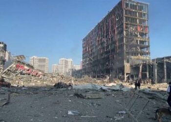 Ocho muertos dejó bombardeo ruso contra centro comercial ucraniano