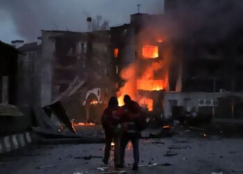 Rusia continúa bombardeos sobre Járkov y regiones de Sumy y Odesa